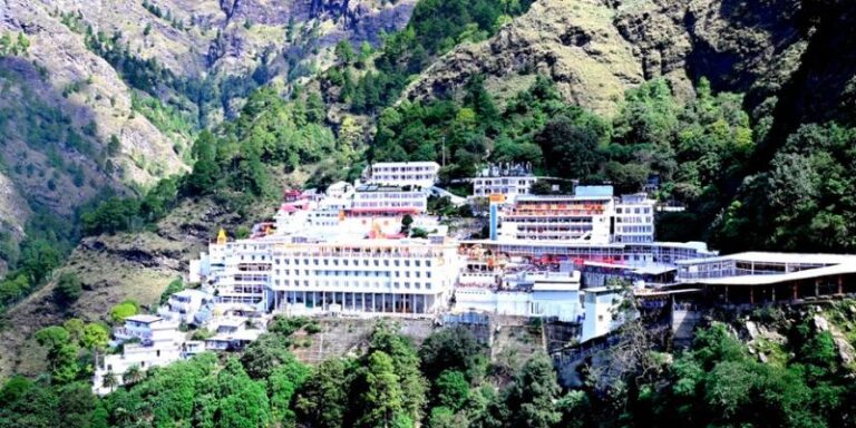 A Detailed Guide to Mata Vaishno Devi Trip with Family